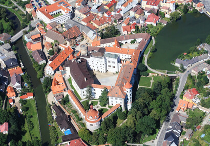 Letecký snímek jindřichohradeckého zámku, pohled o jihu